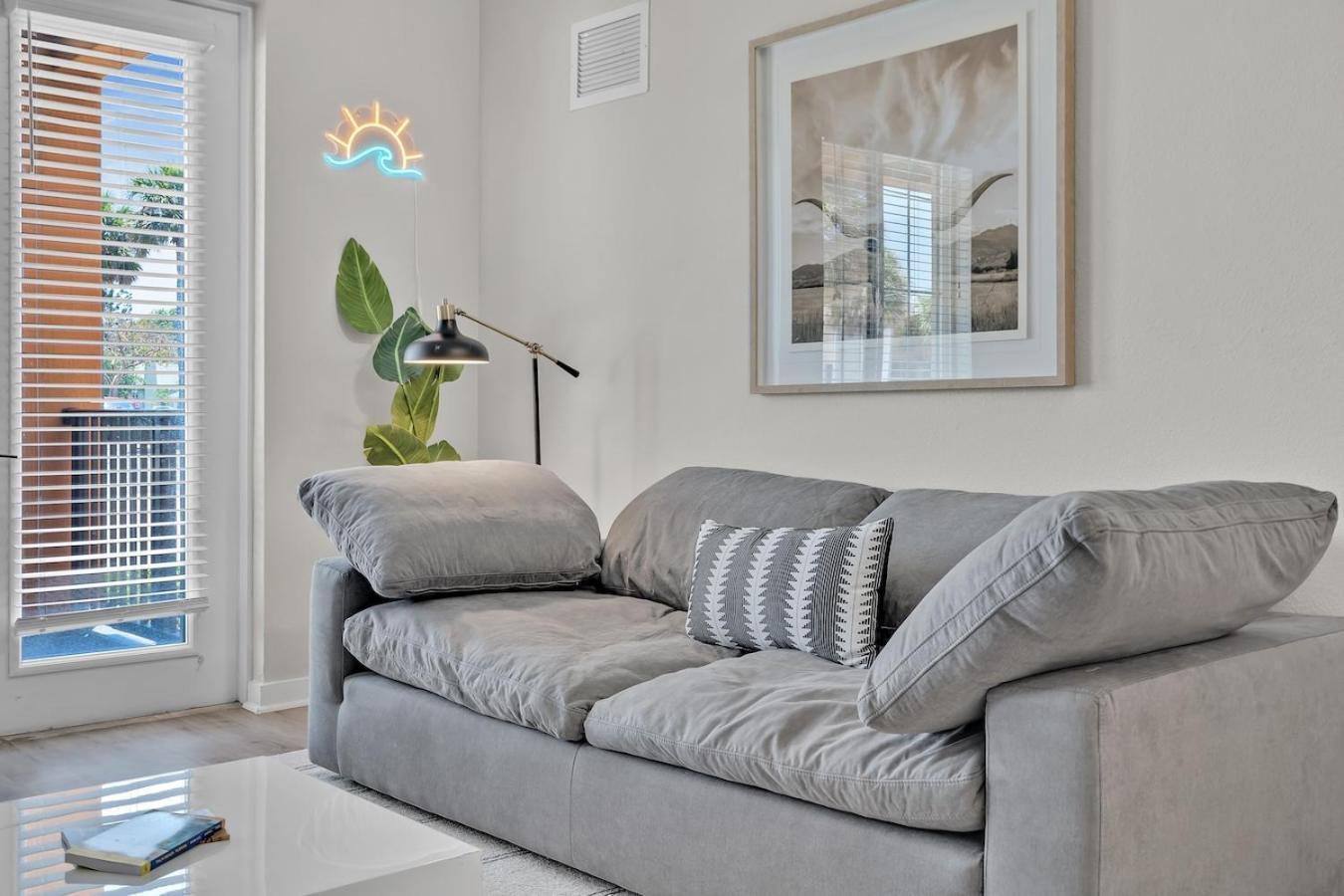 Cozy Retreat 2 Bedroom Hideaway Moments From The Sand บอยน์ทันบีช ภายนอก รูปภาพ