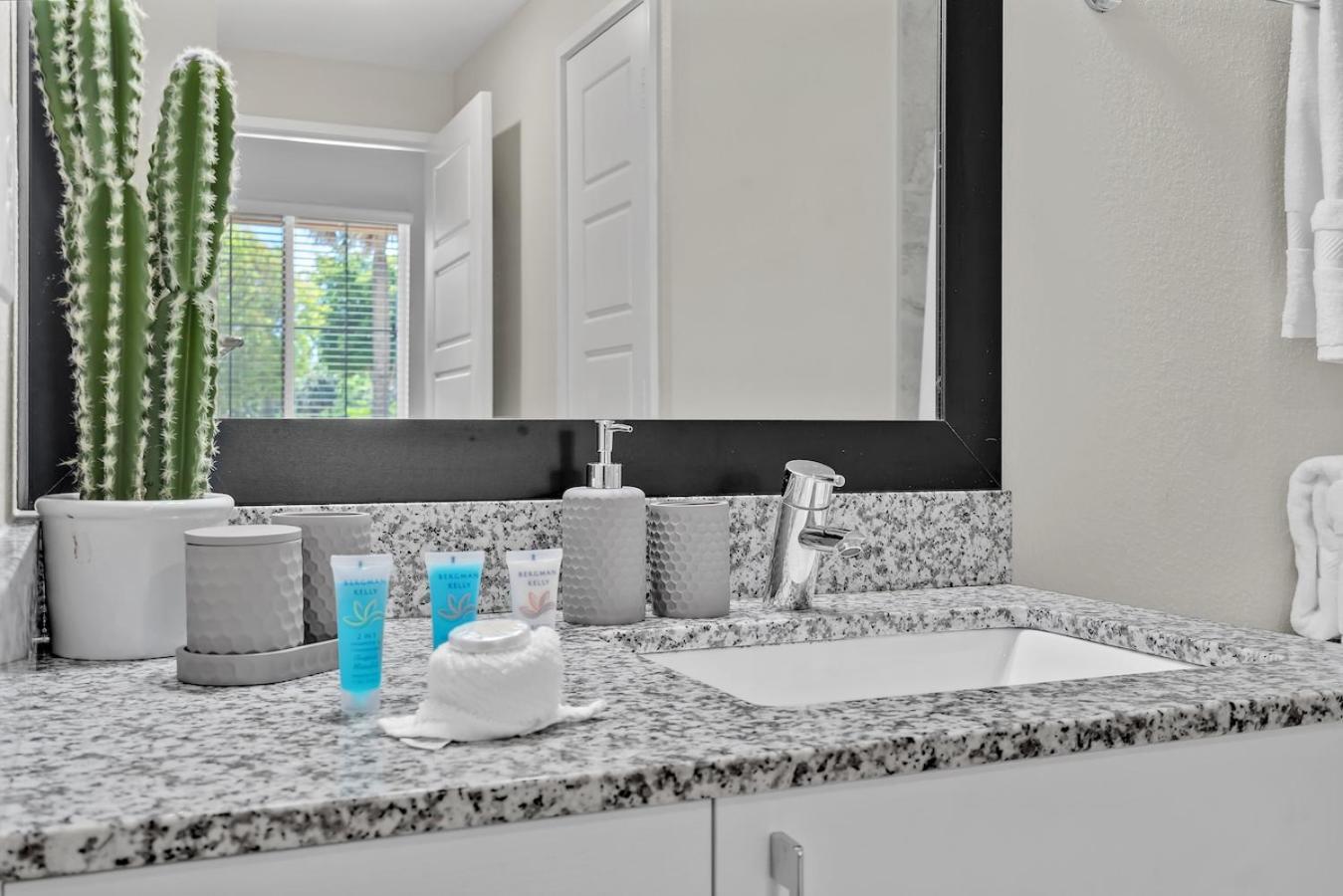 Cozy Retreat 2 Bedroom Hideaway Moments From The Sand บอยน์ทันบีช ภายนอก รูปภาพ